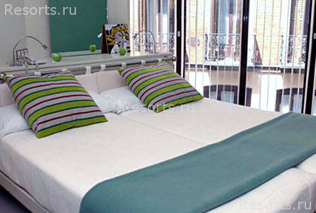 Room Mate Alicia 15